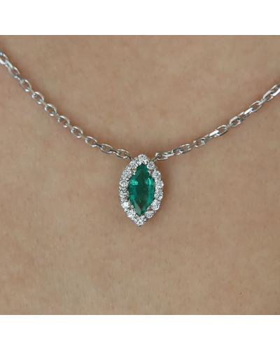 Collier émeraude marquise halo diamant en or blanc 18 K