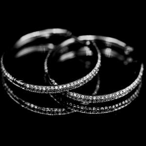 "Les diamants sont les étoiles de la terre." - Proverbe chinois🤍

Offrez-vous le pouvoir de briller 

Nos créoles pavées de diamants sont un investissement intemporel.

N'attendez plus pour ajouter une touche de glamour à votre look !

#diamants #créoles #bijoux #luxe #éclat #élégance #cadeau #amour #éternité