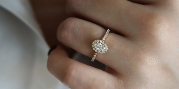 Pourquoi et comment choisir un solitaire en diamant ? Les critères à prendre en compte !
