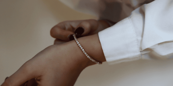 Comment bien porter une rivière de diamants ?